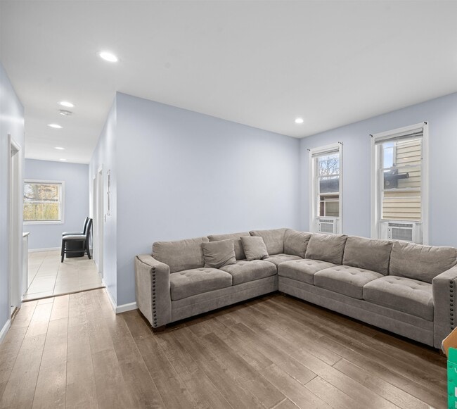 Building Photo - 83 Hobart Ave