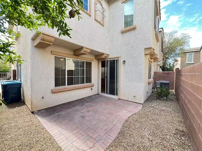 Building Photo - Welcome to this well-maintained 3-bedroom, 2.5-bath home