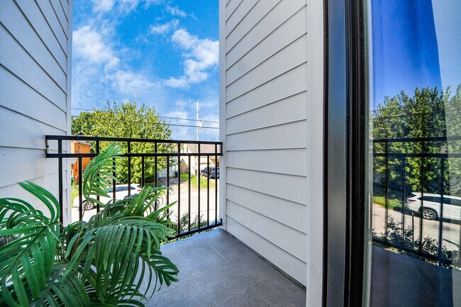 Building Photo - 4806 Cochran St