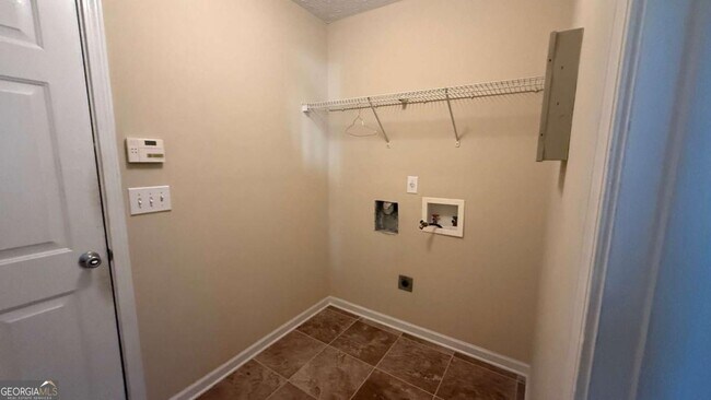 Building Photo - 5025 Village Run Dr