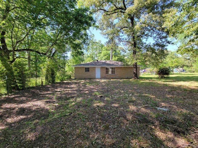 Building Photo - BEAUTIFUL RECENTLY REMODELED LEASE HOME IN HUNTSVILLE, TEXAS