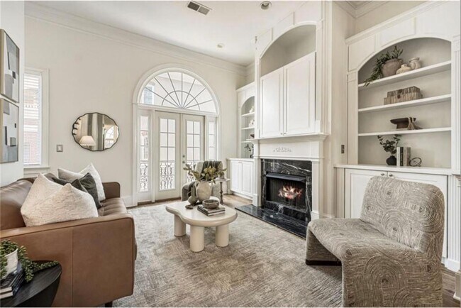 Building Photo - 802 Clifton Heights Ln NE