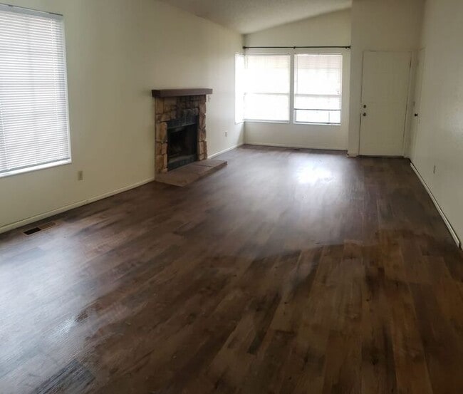 Building Photo - Sparks 3 bed 2 bath 2 car garage home located near The Marina For Rent