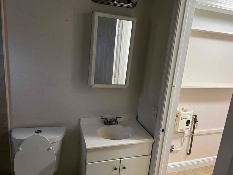 Building Photo - 765 NE 126th St