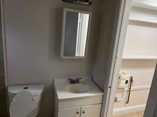 Building Photo - 765 NE 126th St