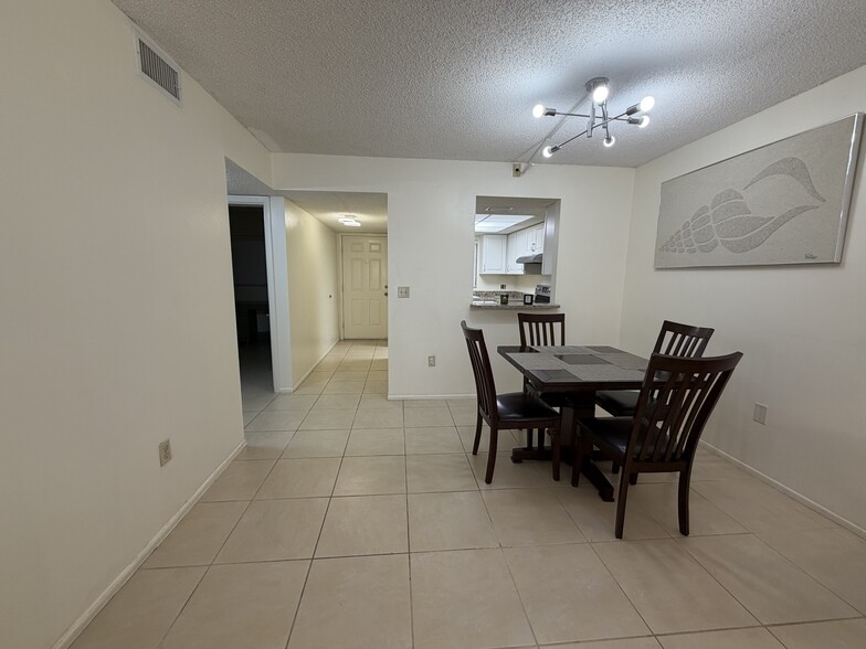 Building Photo - 7209 Cloister Dr