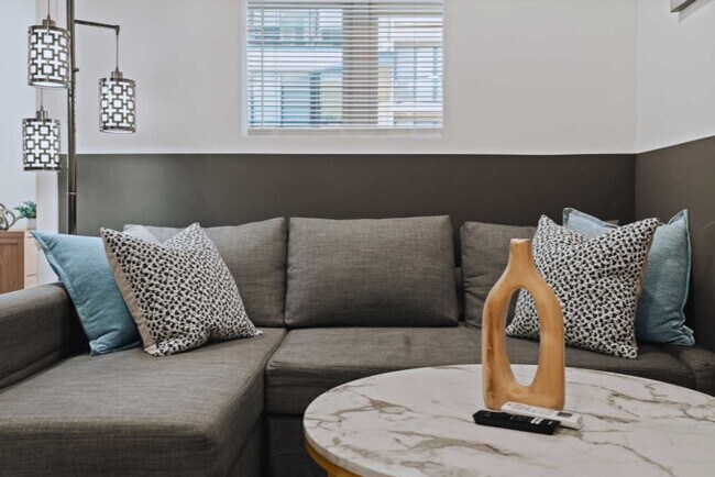 Building Photo - 1214 N American St