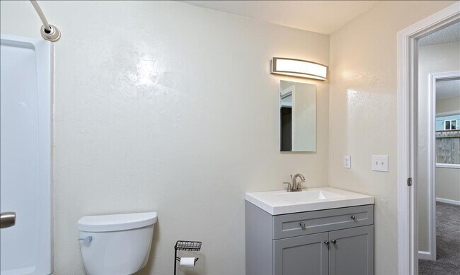 Building Photo - 128