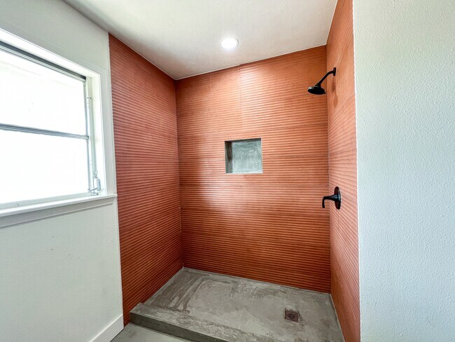 Building Photo - 2093 Kuehler Ave