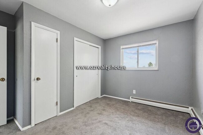 Building Photo - 1733 Christian Ave