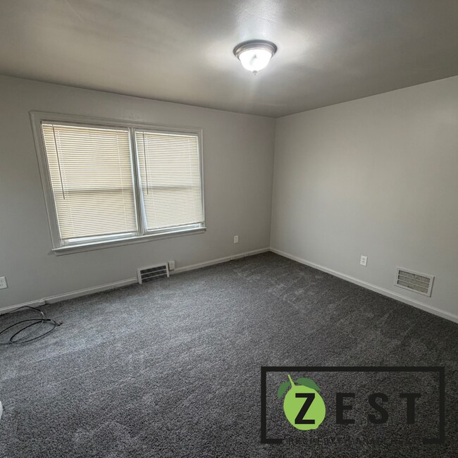 Building Photo - 18675 Meyers Rd