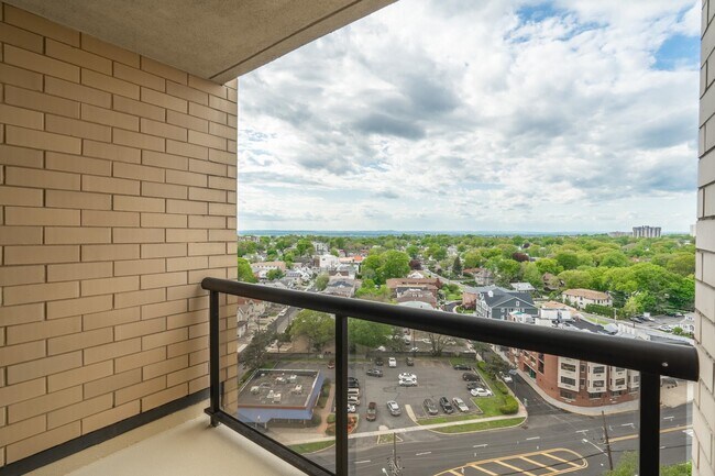 Building Photo - 800 Palisade Ave