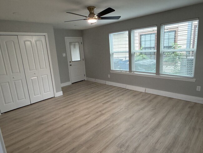 Building Photo - 146 Redrock Dr