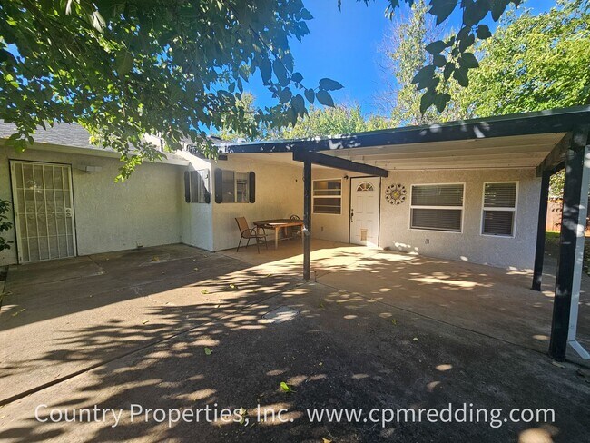 Building Photo - Spacious House with Landscaper Included Av...