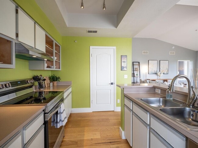 Building Photo - 6000 Shepherd Mountain Cove