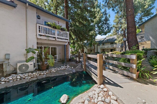 Building Photo - Modern Updated 1 Bedroom 1 Bath Condo with...