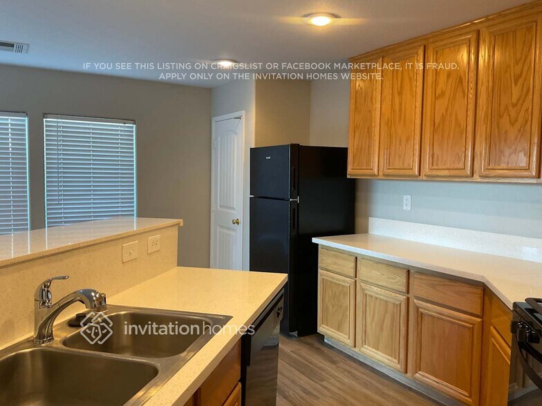 Building Photo - 4820 Golden Shimmer Ave