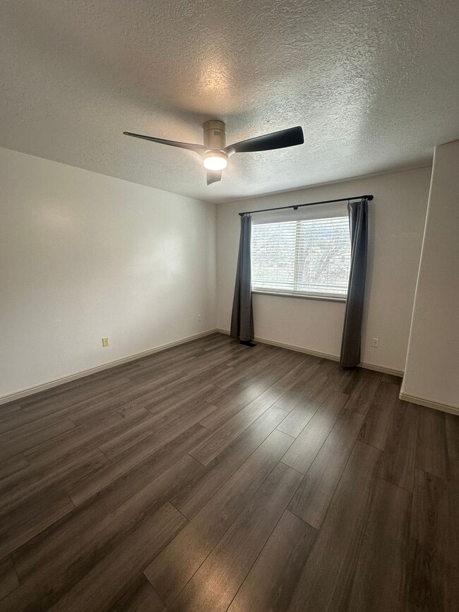 Building Photo - 3 Bed | 2.5 Bath Home in South Weber – Ready for Move-In!