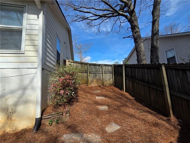 Building Photo - 1834 Cooper Lake Dr SE