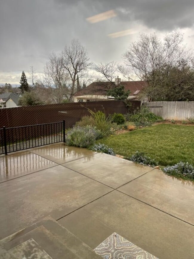 Building Photo - 3 Bedroom Located in Country Heights Subdivision!