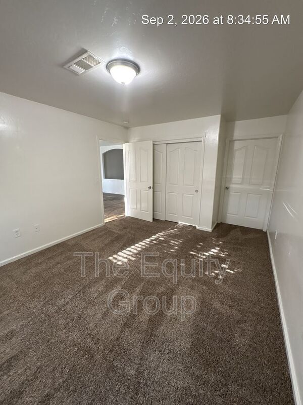 Building Photo - 445 N Park St
