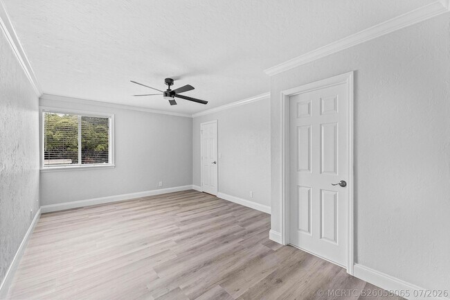Building Photo - 1866 Fairview Villas Dr
