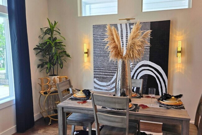 Building Photo - 5342 Donovan Gdns Ln