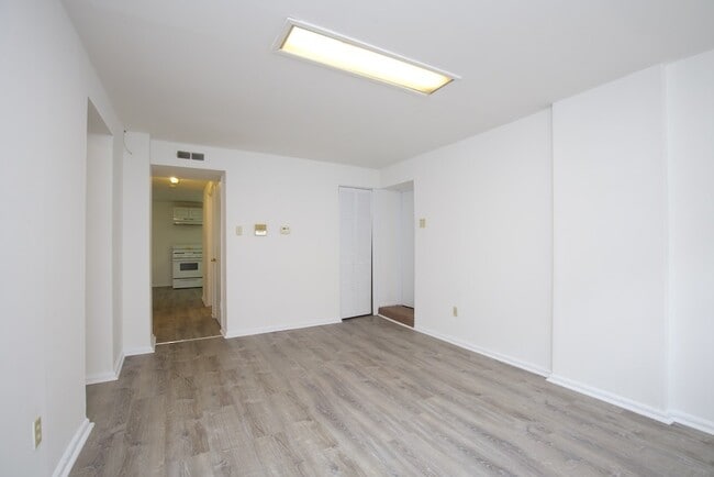 Building Photo - 3954 N Janssen Ave