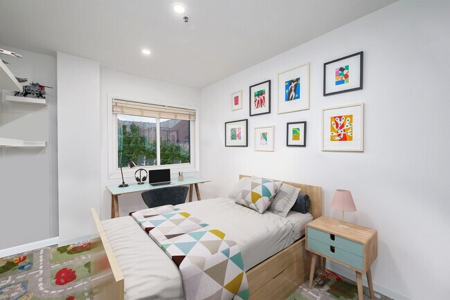 Building Photo - 476 Monmouth St