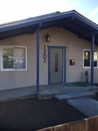 Building Photo - 1202 Pine St