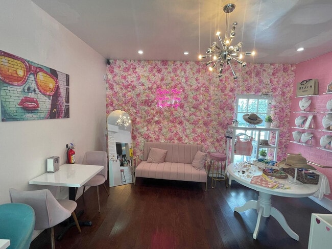 Building Photo - 3000 Riomar St