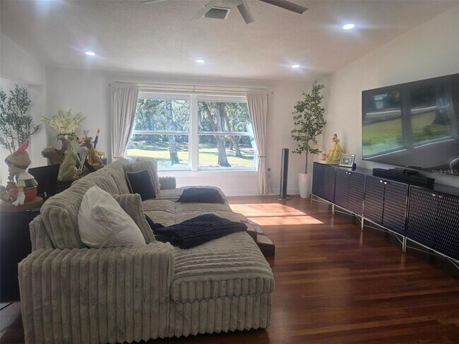 Building Photo - 13091 Old Crystal River Rd