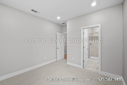Building Photo - 285 Bear Creek Dr