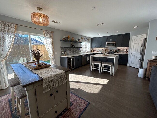 Building Photo - Fully Remodeled 3 bed 2.5 bath Home in the...