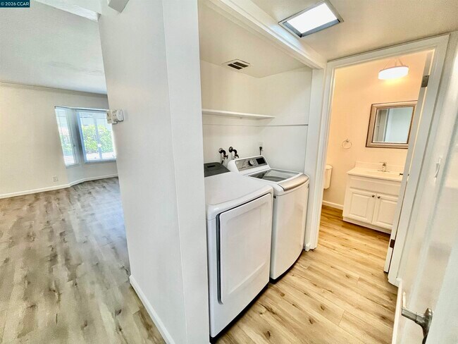 Building Photo - 218 El Dorado Ave