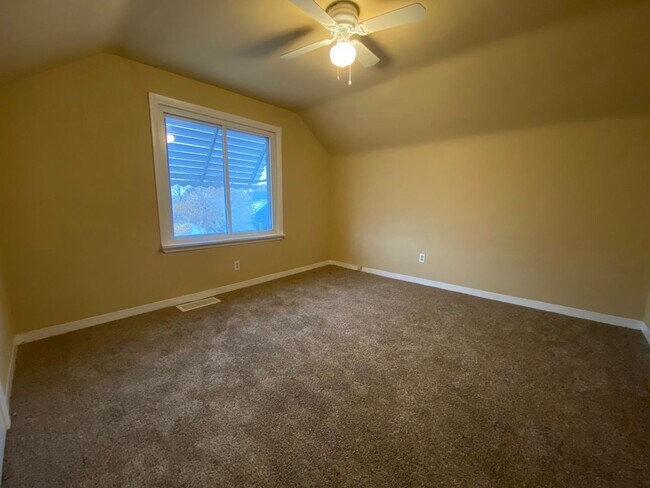 Building Photo - 5103 E 114th St