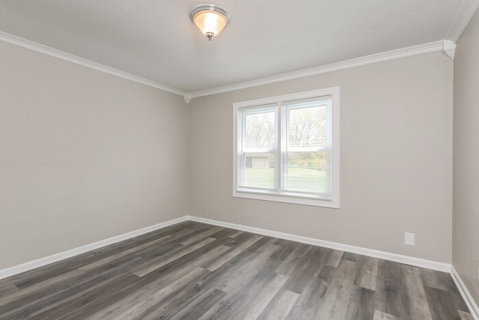 Building Photo - 1176 Highview Dr