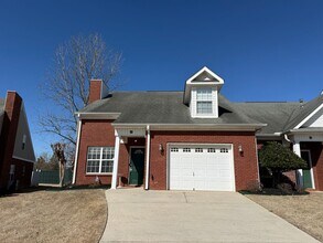 Building Photo - Well-Maintained Home in Convenient Madison Location