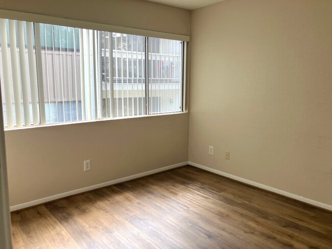 Building Photo - 12100 Melville Dr