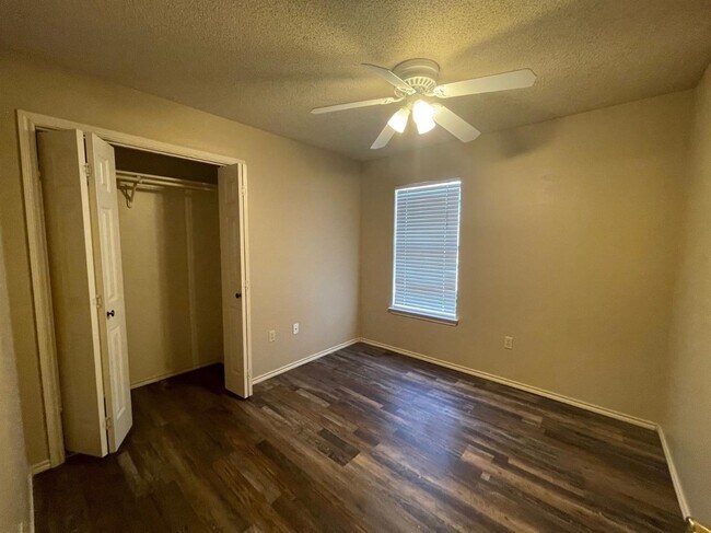 Building Photo - 5833 7th St