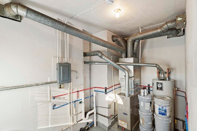 Building Photo - 2BD/1BA Home With Central Air