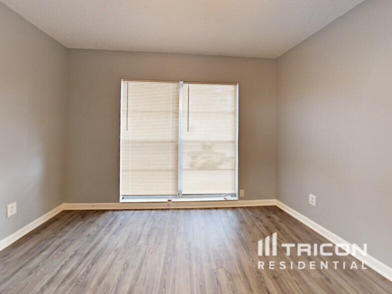 Building Photo - 603 Ephrata Dr
