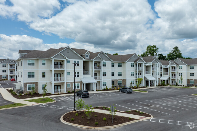 Building Photo - The Reserve at Cool Springs