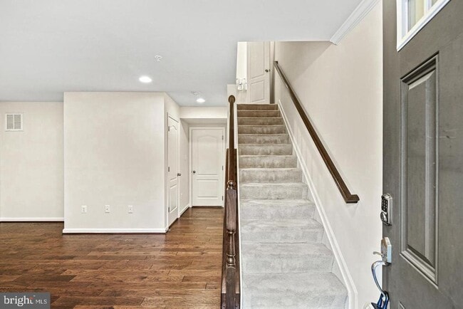 Building Photo - 1316 Hawthorn Dr