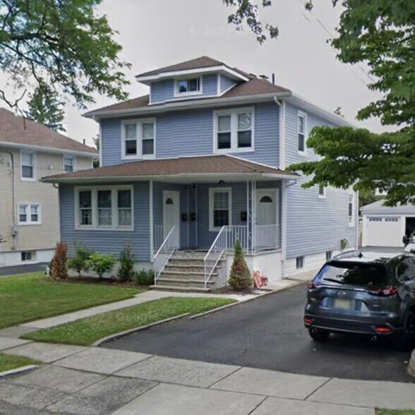 Building Photo - 235 Lawrence Ave