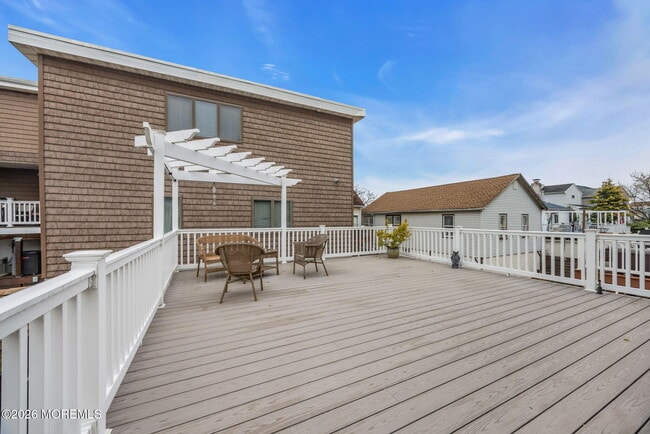 Building Photo - 46 Barberie Ave