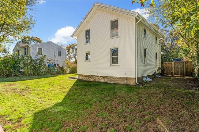 Building Photo - 34 Read Ave