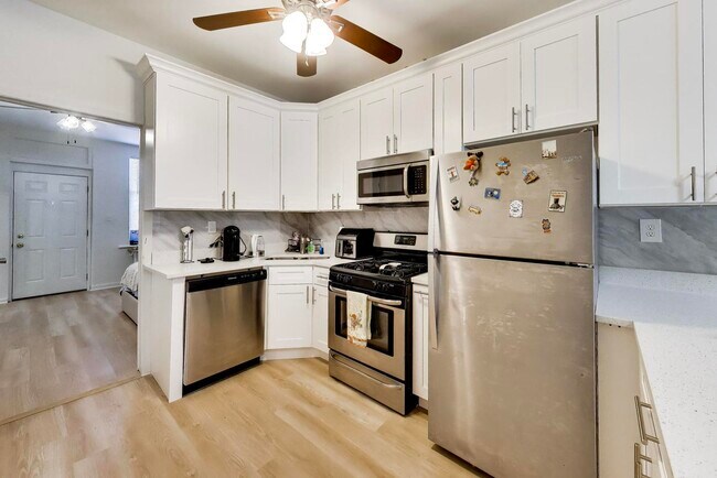 Building Photo - 3151 N Southport Ave