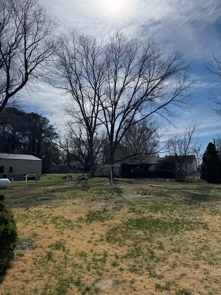 Building Photo - 1302 Hazel St