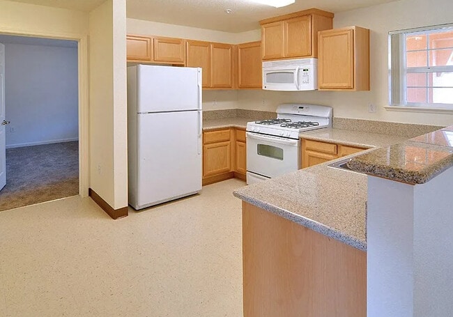 Building Photo - Seasons at Anderson